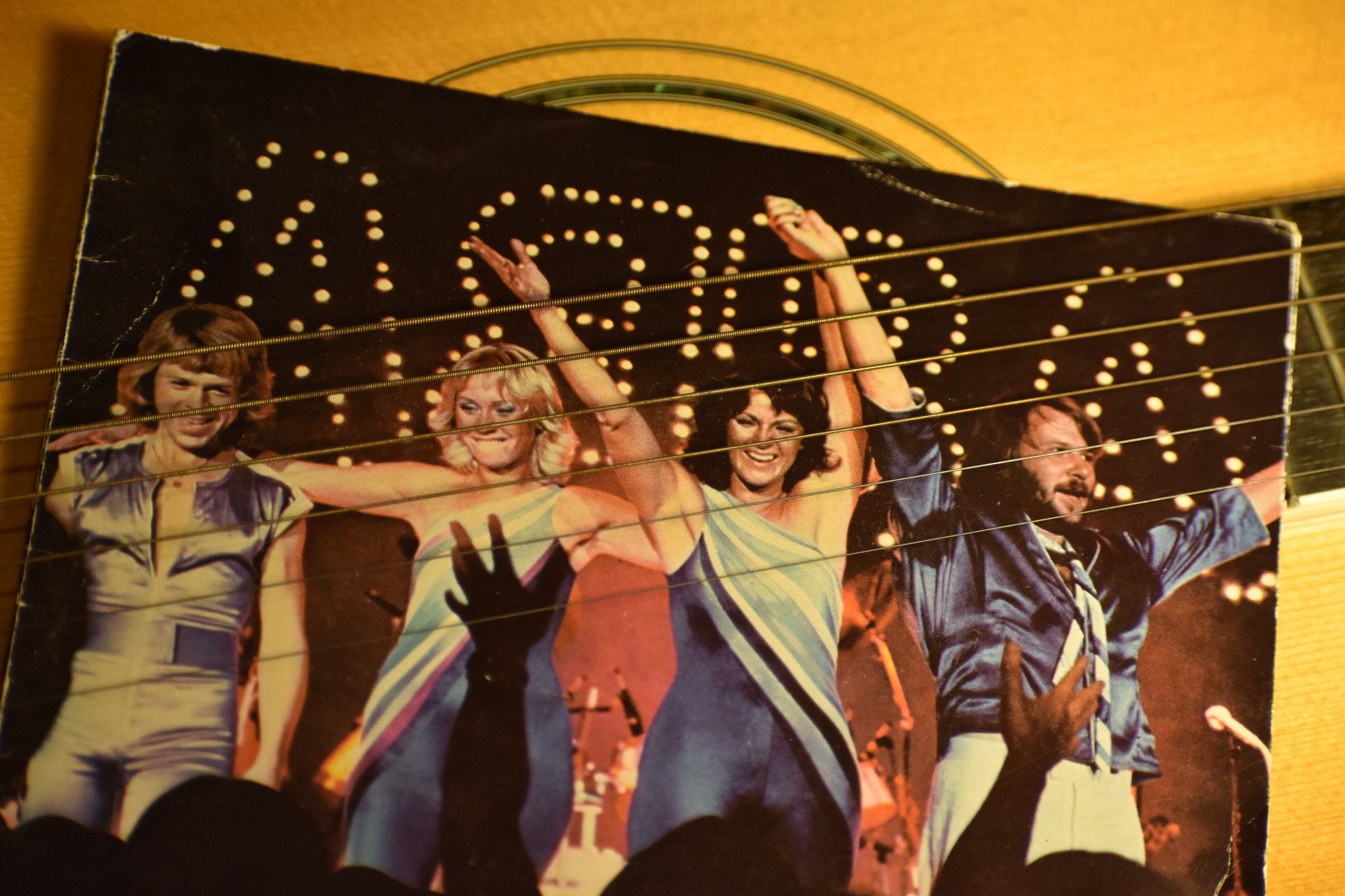 De Zweedse band ABBA staat weer op het podium.