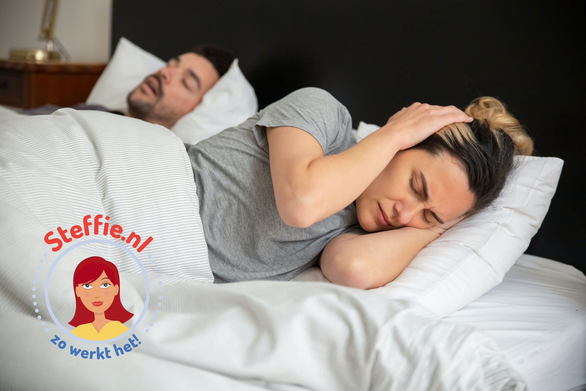 Je ligt de hele nacht wakker van het gesnurk naast je. Maar de snurker zelf droomt rustig verder. Hoe kan dat?